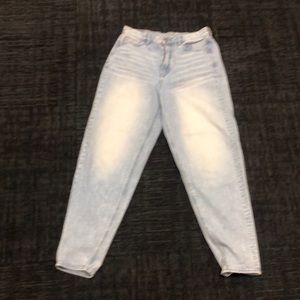American eagle relaxed mom jean light wash